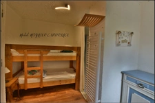 Chalet à Puy-Saint-Vincent 1400 – À 100 m des pistes, 10 à 12 couchages, terrain et vue dégagée.