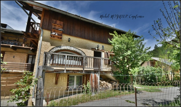QUEYRAS, VILLE-VIEILLE : MAISON EN PIERRE AVEC DEUX LOGEMENTS, TERRAIN ET VUE MONTAGNE 🌄 ""visite virtuelle""
