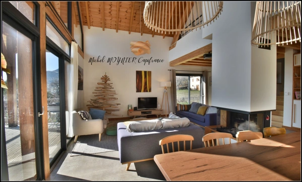 Puy-Saint-Eusèbe ✨ Rare à la vente, chalet d’architecte ouvert sur lac et montagnes