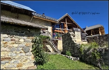 Aux Seyes, commune de Champcella, grande maison de montagne rénovée pour résidence principale, gîte ou chambres d’hôtes
