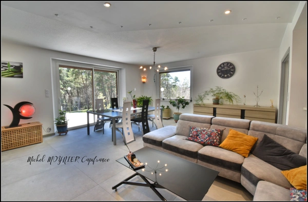 VEYNES : MAISON FAMILIALE DE 185 M² AU CŒUR DE 12 211 M² ARBORÉS
