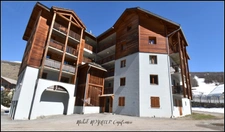 🌞 MOLINES-EN-QUEYRAS – Appartement T3 meublé au pied des pistes avec balcon plein soleil ! ⛷️🏔️