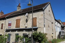 Dpt Côte d'Or (21), à vendre GISSEY SUR OUCHE, immeuble P16 de 402 m²