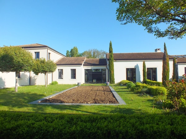 Propriété à vendre 17 pièces proche de SEMUR EN AUXOIS (21)