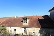 Maison à vendre P5 de 129,60 m² + 2 granges à rénover SAINT VICTOR SUR OUCHE (21)