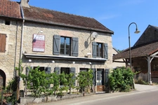 Dpt Côte d'Or (21), à vendre GISSEY SUR OUCHE maison de village P5 de 136 m², terrasse de 28 m². 