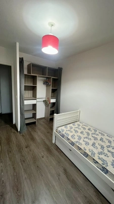 Appartement F3 de 66 m² avec grand balcon et parking sécurisé à Créteil, proche du RER D et du métro ligne 8
