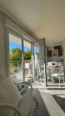 Limite Maisons-Alfort appartement 2 pièces 44 m2 balcon 15 m2 , proche du RER D et du futur métro ligne 15 du Grand Paris