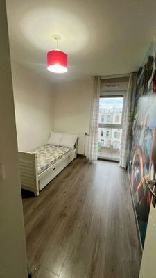 Appartement F3 de 66 m² avec grand balcon et parking sécurisé à Créteil, proche du RER D et du métro ligne 8