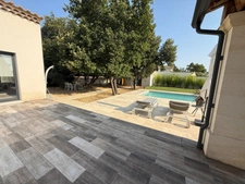 Superbe villa moderne, aux Taillades, de plain-pied avec piscine, panneaux solaires et prestations de standing