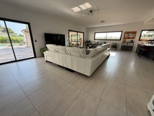 Superbe villa moderne, aux Taillades, de plain-pied avec piscine, panneaux solaires et prestations de standing
