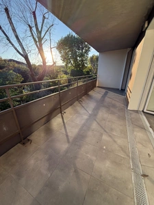 T2 lumineux de 45 m² avec grand balcon de 16 m² et piscine — Avignon Montfavet