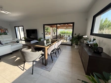 Superbe villa moderne, aux Taillades, de plain-pied avec piscine, panneaux solaires et prestations de standing