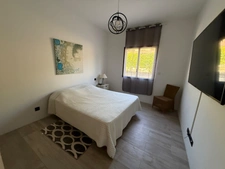 Superbe villa moderne, aux Taillades, de plain-pied avec piscine, panneaux solaires et prestations de standing
