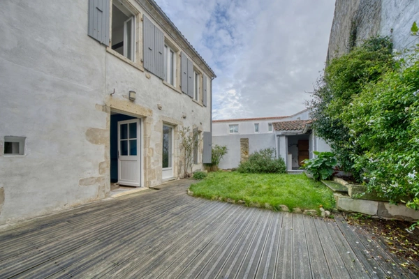 Charente-Maritime, Ile d'Oléron, SAINT PIERRE D'OLERON (17), Appartement à vendre 6 pièces, 177 m² habitables, 