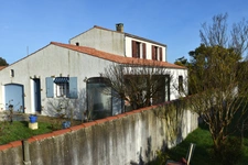 Dpt Charente Maritime (17), Ile d'Oléron,  Maison à vendre 5 pièces, 100 m²habitables, terrain 500 m², LA BREE LES BAINS (17)