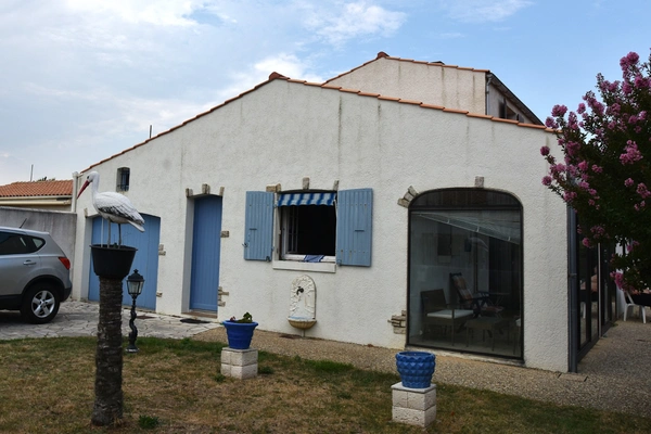 Dpt Charente Maritime (17), Ile d'Oléron,  Maison à vendre 5 pièces, 100 m²habitables, terrain 500 m², LA BREE LES BAINS (17)