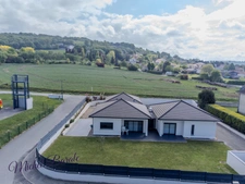 Maison moderne, de plain-pied, 6 pièces sur 1200m2 de terrain à VERNIOZ (38)