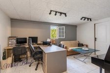 CHAVANAY – MAISON FAMILIALE 233 M² – 5 CHAMBRES – ESPACE INDÉPENDANT – PISCINE – SANS VIS-À-VIS