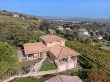 CHAVANAY – MAISON FAMILIALE 233 M² – 5 CHAMBRES – ESPACE INDÉPENDANT – PISCINE – SANS VIS-À-VIS