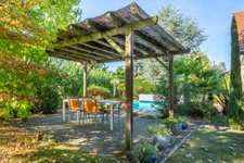 LA TOUR-DE-SALVAGNY – MAISON DE 178 M², 5 CHAMBRES ET PISCINE CHAUFFÉE