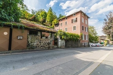 Maison à vendre 8 pièces - 275m2 - 4 Ch. + 2 studios - COURZIEU (69)