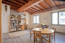 CRAPONNE CENTRE – Maison de ville 5 pièces 100 m² avec terrasse, garage, dépendance et jardin de 215m2 