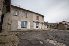 Dpt Rhône (69), à vendre AVEIZE,  Ferme, 4 chambres et nombreuses dépendances   