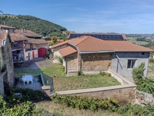 Ferme rénovée 205 m² – 6 chambres – terrain 16 000 m² – géothermie – vue – Montromant (69)