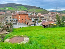 Dpt Rhône (69), au coeur de Pontcharra, terrain de 750 m2 totalement viabilisé pour 2 maisons.