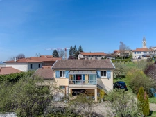 Maison de 78 m2 sur un sous-sol total implantée sur un terrain de 1200m2 à AVEIZE (69)