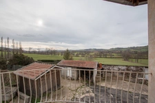 Dpt Rhône (69), à vendre AVEIZE,  Ferme, 4 chambres et nombreuses dépendances   