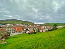 Dpt Rhône (69), au coeur de Pontcharra, terrain de 750 m2 totalement viabilisé pour 2 maisons.