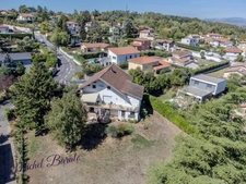DARDILLY – PROPRIÉTÉ FAMILIALE DE 222 M² – 6 CHAMBRES – T2 INDÉPENDANT – TERRAIN DE 1 647 M² – VUE PANORAMIQUE