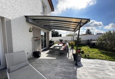 Grézieu-la-Varenne centre – Maison récente avec jardin, piscine et grand garage