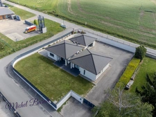 Maison moderne, de plain-pied, 6 pièces sur 1200m2 de terrain à VERNIOZ (38)