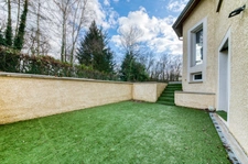 7-room house of 200 m² located in Dardilly, with swimming pool and grounds of over 3,000 m²