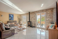 CHAVANAY – MAISON FAMILIALE 233 M² – 5 CHAMBRES – ESPACE INDÉPENDANT – PISCINE – SANS VIS-À-VIS