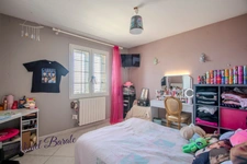 CHAVANAY – MAISON FAMILIALE 233 M² – 5 CHAMBRES – ESPACE INDÉPENDANT – PISCINE – SANS VIS-À-VIS