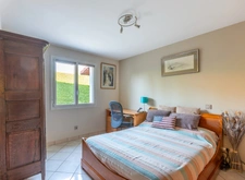 LA TOUR-DE-SALVAGNY – MAISON DE 178 M², 5 CHAMBRES ET PISCINE CHAUFFÉE