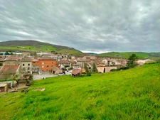 Dpt Rhône (69), au coeur de Pontcharra, terrain de 750 m2 totalement viabilisé pour 2 maisons.