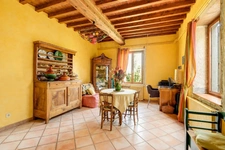 CHAPONOST – OUEST LYONNAIS Ancien corps de ferme – 210 m² habitables – 6/7 chambres – Dépendance – Terrain clos et arboré de 3 286 m²