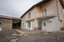 Dpt Rhône (69), à vendre AVEIZE,  Ferme, 4 chambres et nombreuses dépendances   