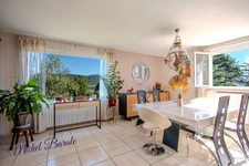 DARDILLY – 222 SQM FAMILY PROPERTY – 6 BEDROOMS – INDEPENDENT 1-BEDROOM APARTMENT – 1,647 SQM PLOT – PANORAMIC VIEW