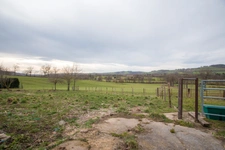 Dpt Rhône (69), à vendre AVEIZE,  Ferme, 4 chambres et nombreuses dépendances   