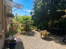 CHAPONOST – OUEST LYONNAIS Ancien corps de ferme – 210 m² habitables – 6/7 chambres – Dépendance – Terrain clos et arboré de 3 286 m²