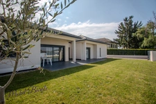 Maison moderne, de plain-pied, 6 pièces sur 1200m2 de terrain à VERNIOZ (38)