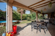 CHAVANAY – MAISON FAMILIALE 233 M² – 5 CHAMBRES – ESPACE INDÉPENDANT – PISCINE – SANS VIS-À-VIS