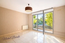 Appartement Tassin-la-Demi-Lune – 38 m² avec terrasse, idéalement situé,  garage possible.