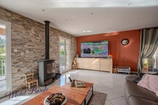 CHAVANAY – MAISON FAMILIALE 233 M² – 5 CHAMBRES – ESPACE INDÉPENDANT – PISCINE – SANS VIS-À-VIS